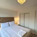 Putney Stylish Fantastically Located 4 Bedroom Townhouse
