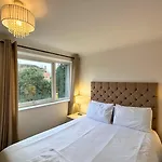 Putney Stylish Fantastically Located 4 Bedroom Townhouse