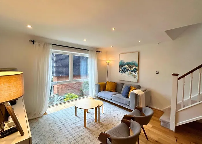 Putney Stylish Fantastically Located 4 Bedroom Townhouse