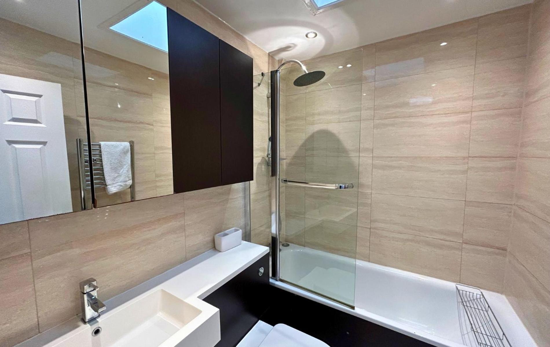 Putney Stylish Fantastically Located 4 Bedroom Townhouse Casa vacanze Londra