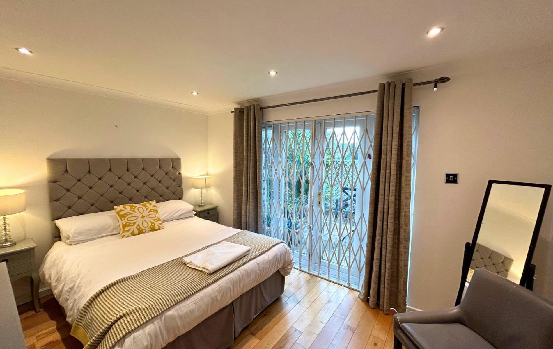 Putney Stylish Fantastically Located 4 Bedroom Townhouse * Londra