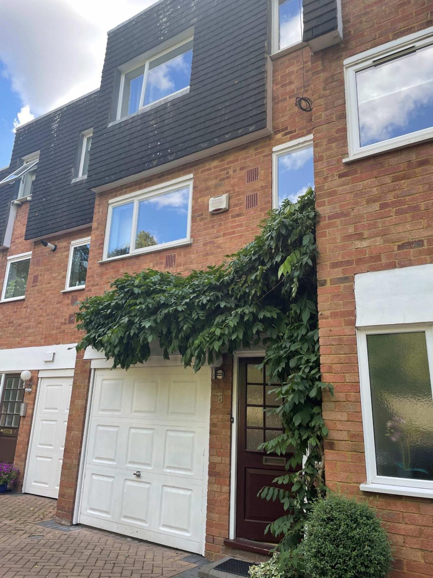 Putney Stylish Fantastically Located 4 Bedroom Townhouse * Londra