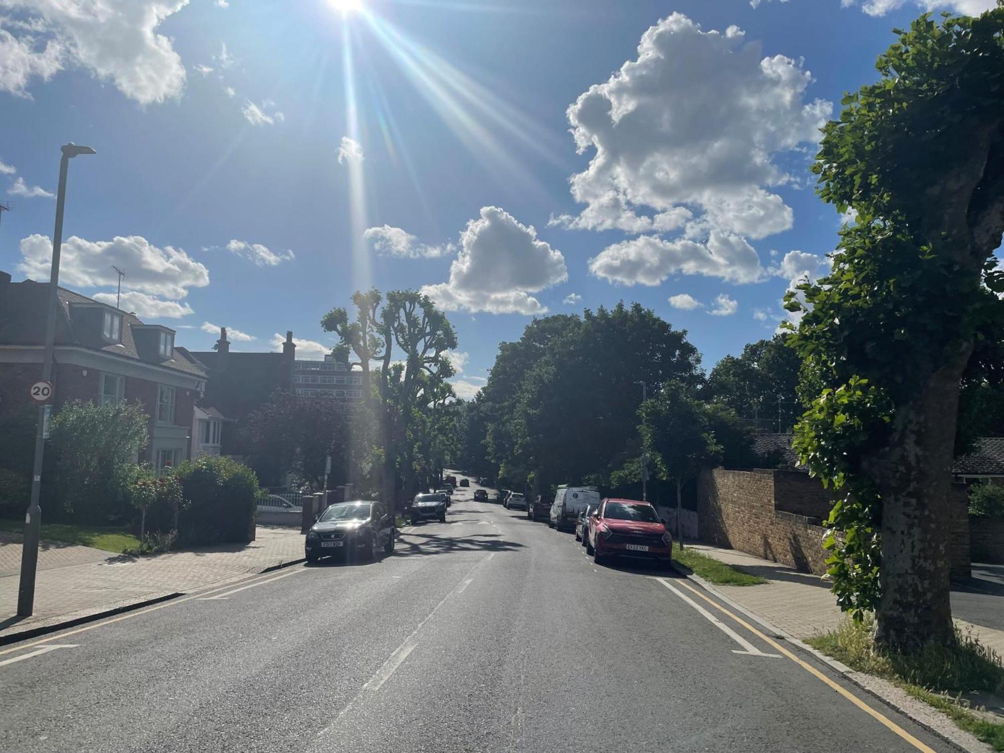 Putney Stylish Fantastically Located 4 Bedroom Townhouse *